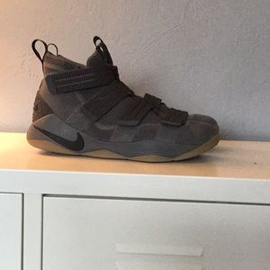 Lebron soldier 11